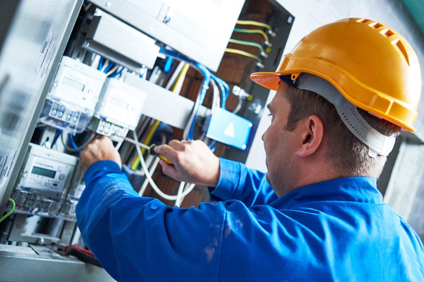 24-7 electrician working on a consumer unit